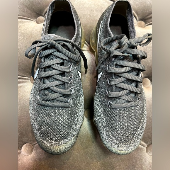 vapormax tennis shoes